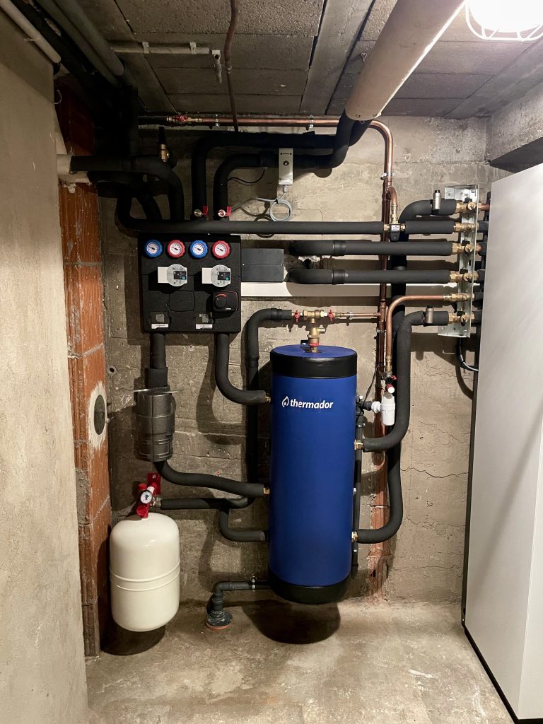 Réseau hydraulique isolé réalisé pour une pompe à chaleur